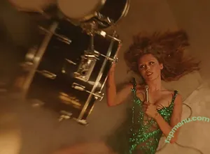 Miley Cyrus / MileyCyrus nude photo #4421