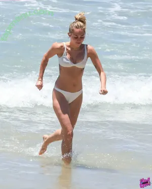 Miley Cyrus / MileyCyrus nude photo #4425