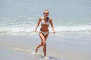 Miley Cyrus / MileyCyrus nude photo #4433