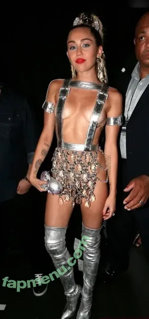 Miley Cyrus / MileyCyrus nude photo #4455