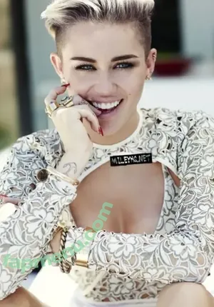 Miley Cyrus / MileyCyrus nude photo #4472