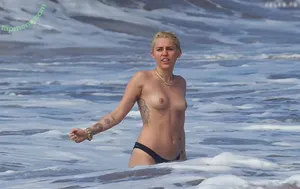 Miley Cyrus / MileyCyrus nude photo #4504