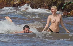 Miley Cyrus / MileyCyrus nude photo #4506