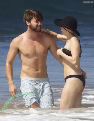 Miley Cyrus / MileyCyrus nude photo #4511