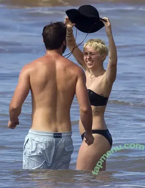 Miley Cyrus / MileyCyrus nude photo #4534