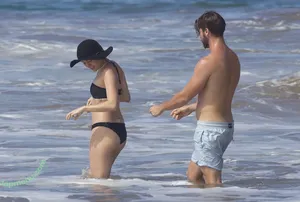 Miley Cyrus / MileyCyrus nude photo #4539