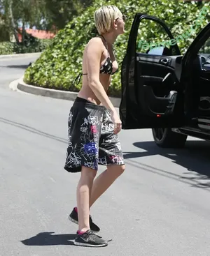 Miley Cyrus / MileyCyrus nude photo #4574