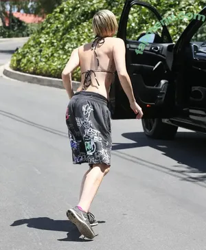 Miley Cyrus / MileyCyrus nude photo #4582