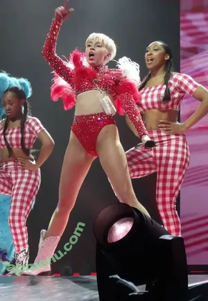 Miley Cyrus / MileyCyrus nude photo #4612