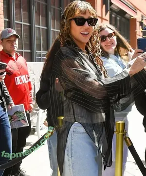 Miley Cyrus / MileyCyrus nude photo #4727