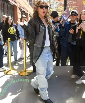 Miley Cyrus / MileyCyrus nude photo #4730