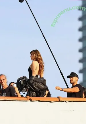 Miley Cyrus / MileyCyrus nude photo #4745