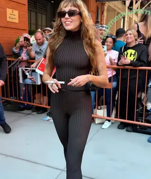 Miley Cyrus / MileyCyrus nude photo #4776