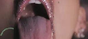 Miley Cyrus / MileyCyrus nude photo #4815