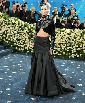 Miley Cyrus / MileyCyrus nude photo #4828