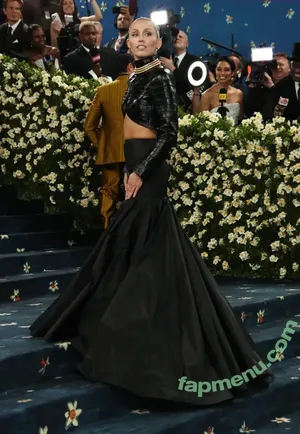 Miley Cyrus / MileyCyrus nude photo #4845