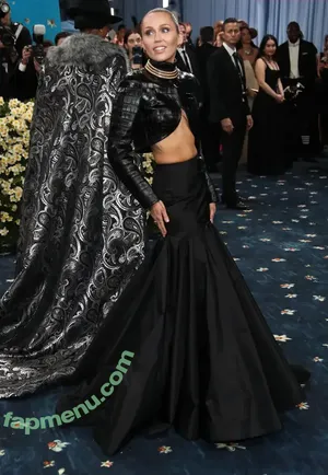 Miley Cyrus / MileyCyrus nude photo #4847