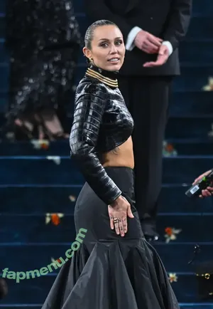 Miley Cyrus / MileyCyrus nude photo #4852