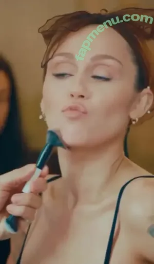 Miley Cyrus / MileyCyrus nude photo #4859