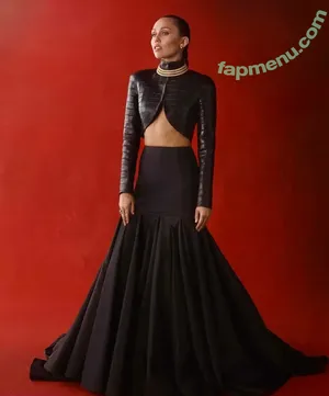 Miley Cyrus / MileyCyrus nude photo #4875