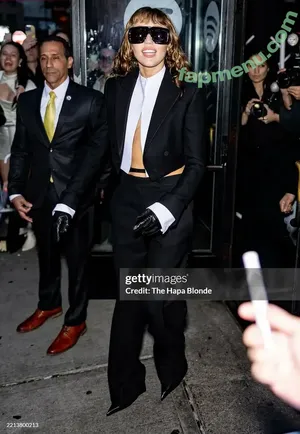 Miley Cyrus / MileyCyrus nude photo #4877