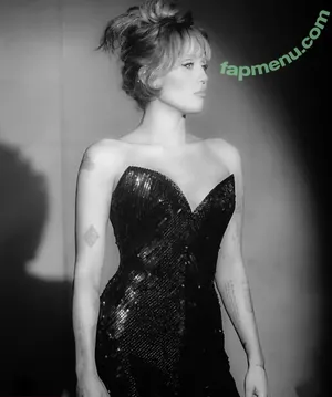 Miley Cyrus / MileyCyrus nude photo #4912