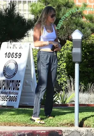 Miley Cyrus / MileyCyrus nude photo #4927