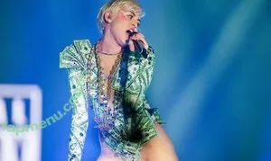Miley Cyrus / MileyCyrus nude photo #4956