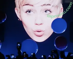 Miley Cyrus / MileyCyrus nude photo #4970