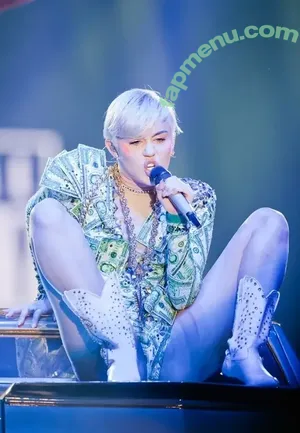 Miley Cyrus / MileyCyrus nude photo #4973