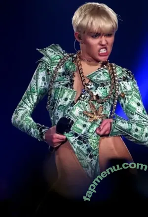 Miley Cyrus / MileyCyrus nude photo #4975