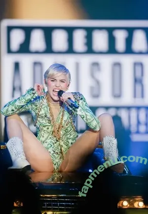 Miley Cyrus / MileyCyrus nude photo #4978