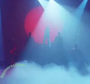 Miley Cyrus / MileyCyrus nude photo #4992