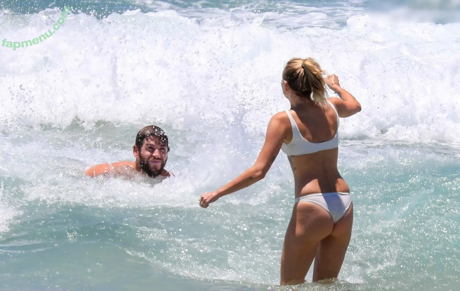 Miley Cyrus nude photo #4231 (MileyCyrus)