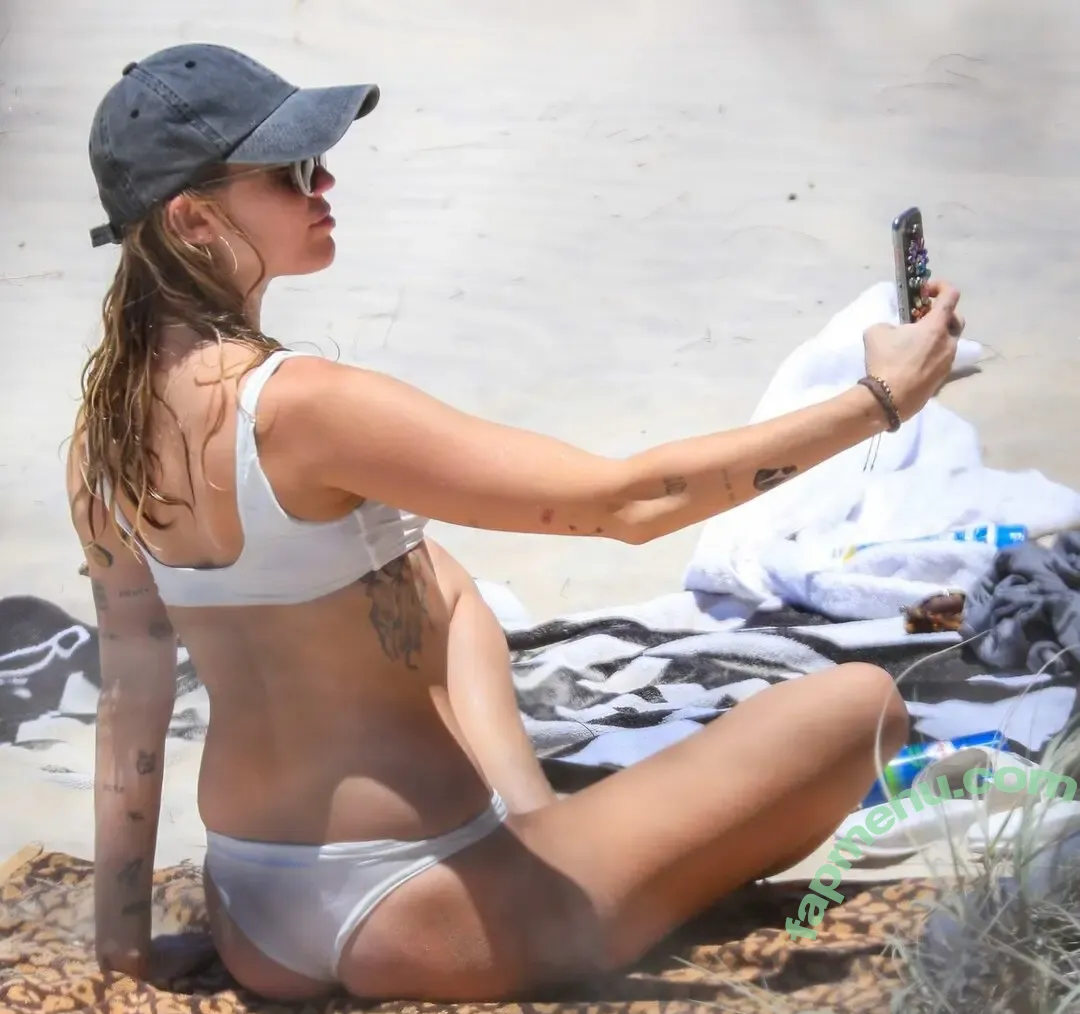 Miley Cyrus nude photo #4239 (MileyCyrus)