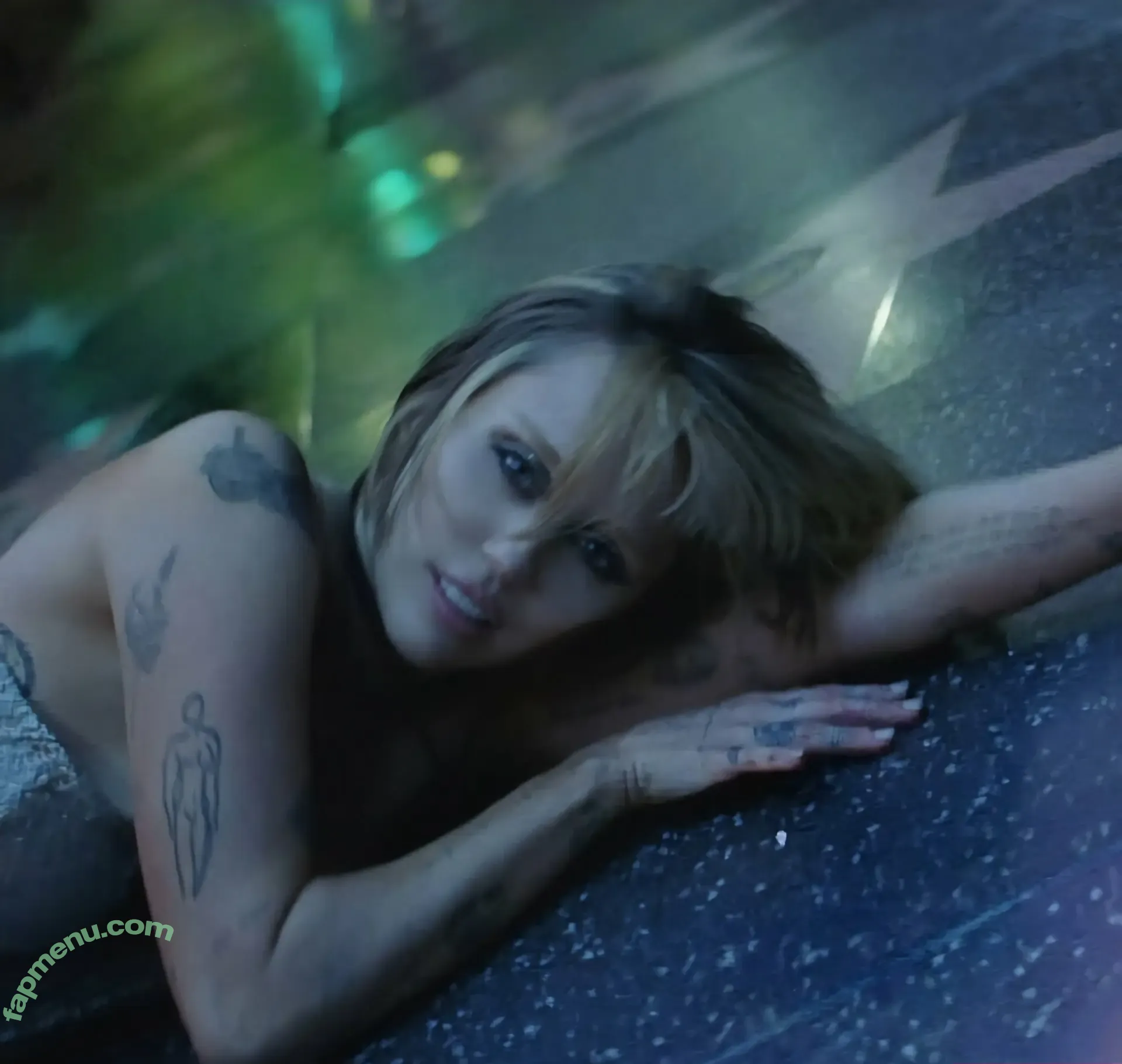 Miley Cyrus nude photo #4243 (MileyCyrus)