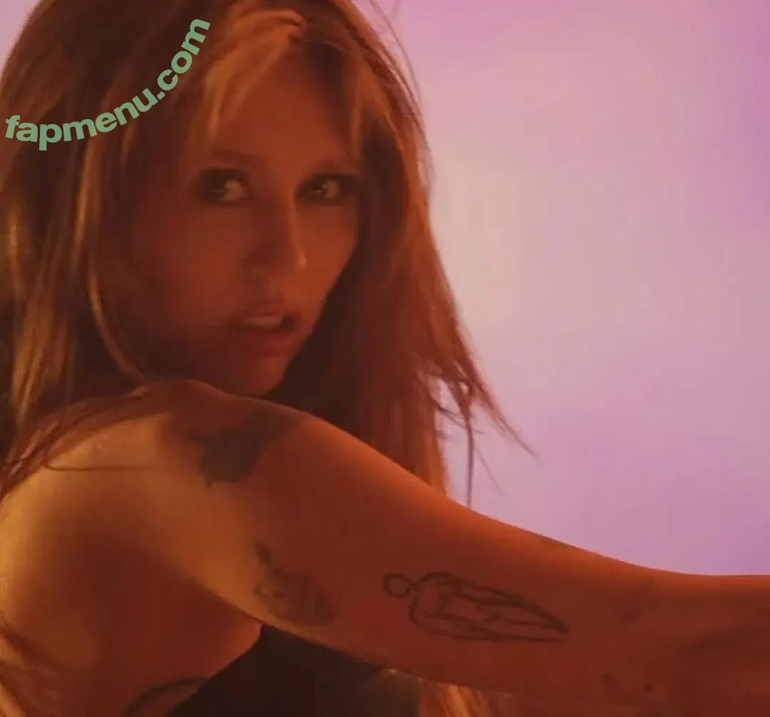 Miley Cyrus nude photo #4244 (MileyCyrus)
