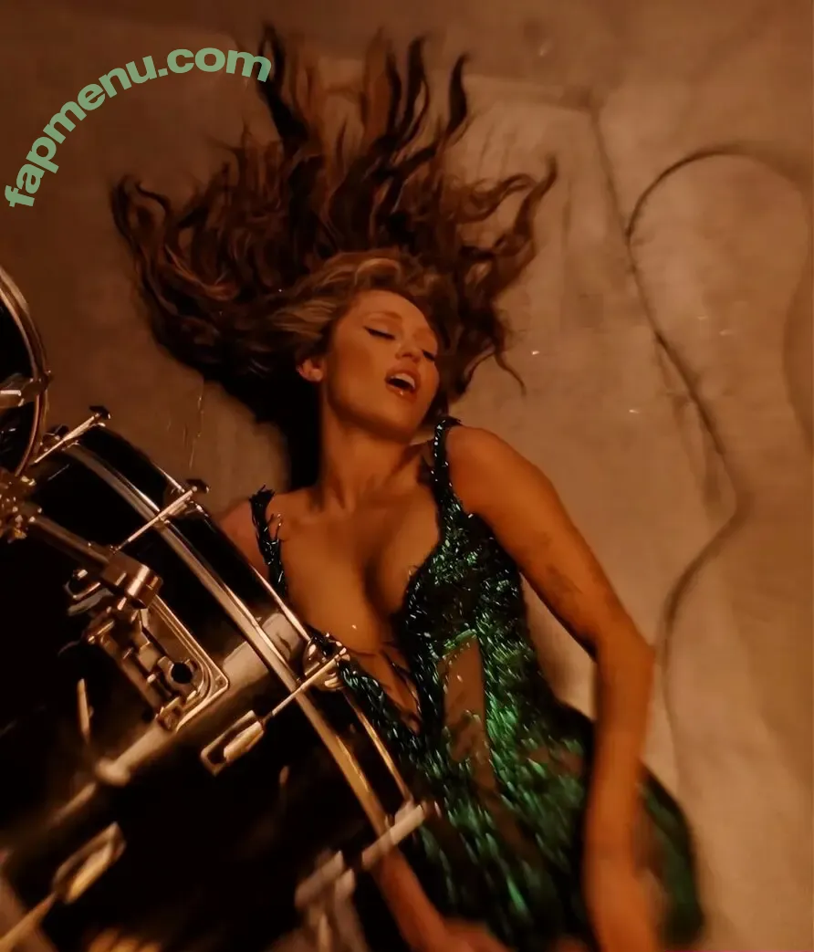 Miley Cyrus nude photo #4278 (MileyCyrus)