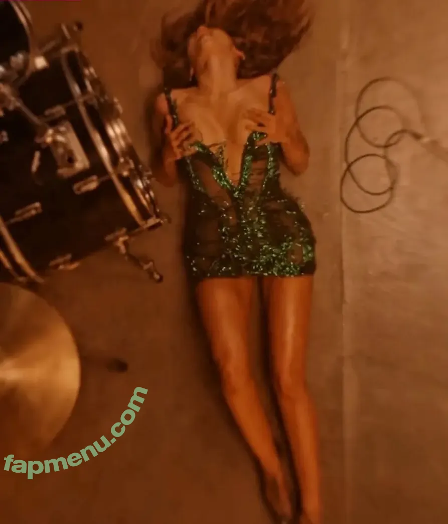 Miley Cyrus nude photo #4279 (MileyCyrus)