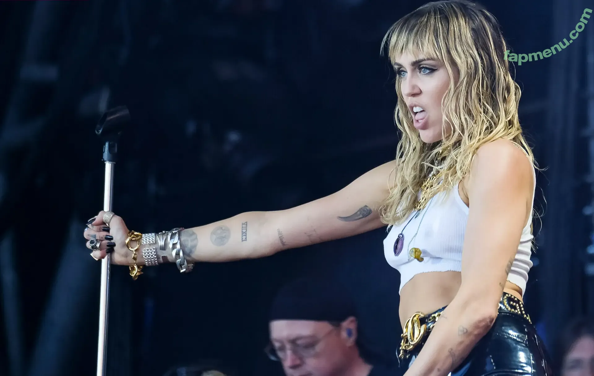 Miley Cyrus nude photo #4289 (MileyCyrus)