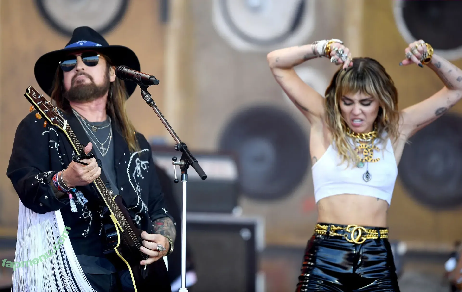 Miley Cyrus nude photo #4294 (MileyCyrus)