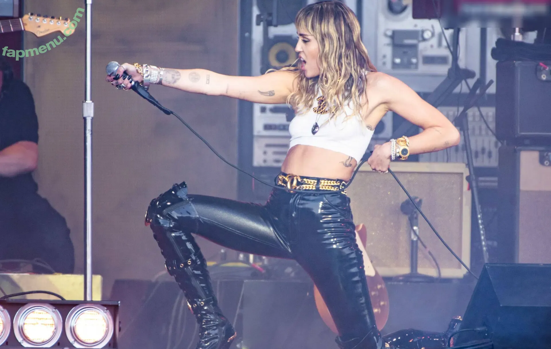 Miley Cyrus nude photo #4306 (MileyCyrus)