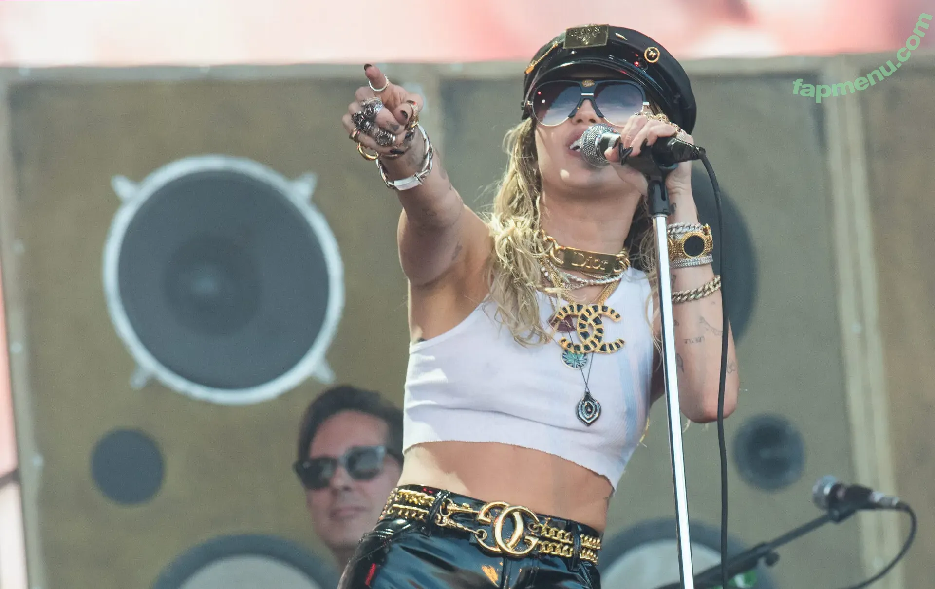 Miley Cyrus nude photo #4319 (MileyCyrus)