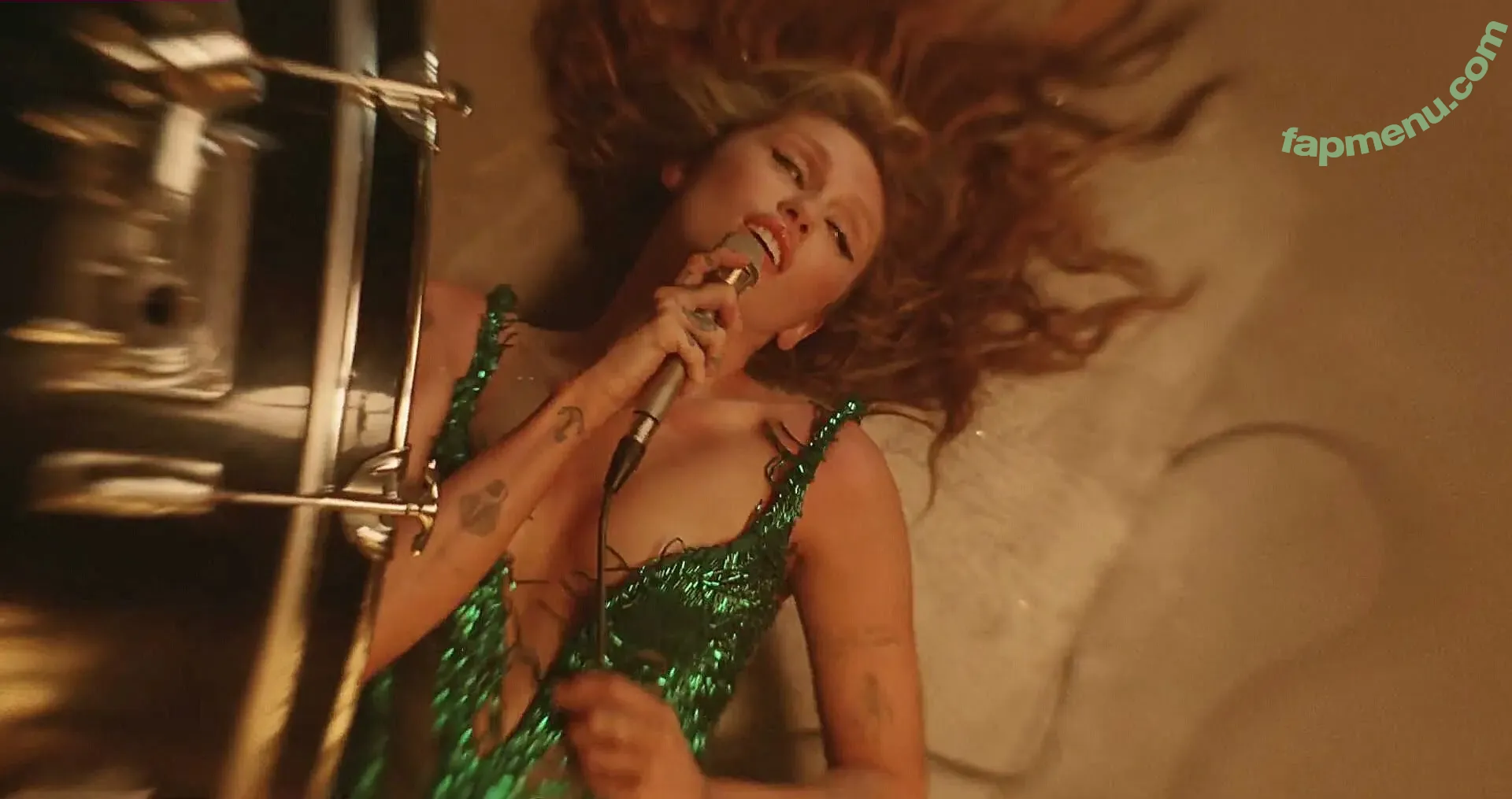 Miley Cyrus nude photo #4392 (MileyCyrus)