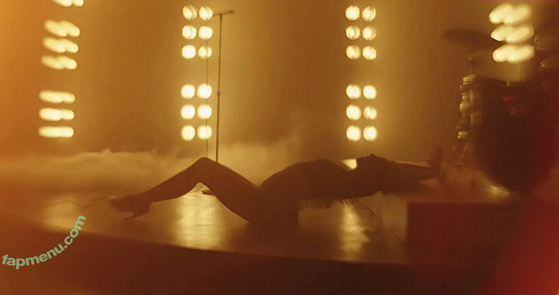 Miley Cyrus nude photo #4395 (MileyCyrus)