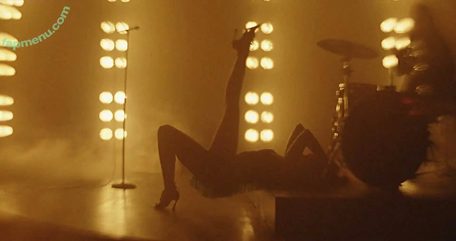 Miley Cyrus nude photo #4396 (MileyCyrus)