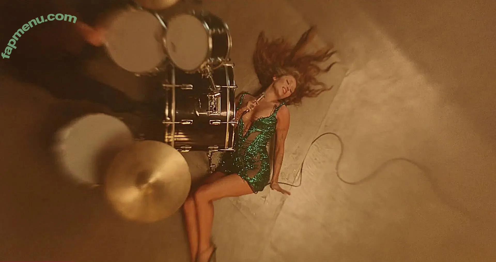 Miley Cyrus nude photo #4397 (MileyCyrus)