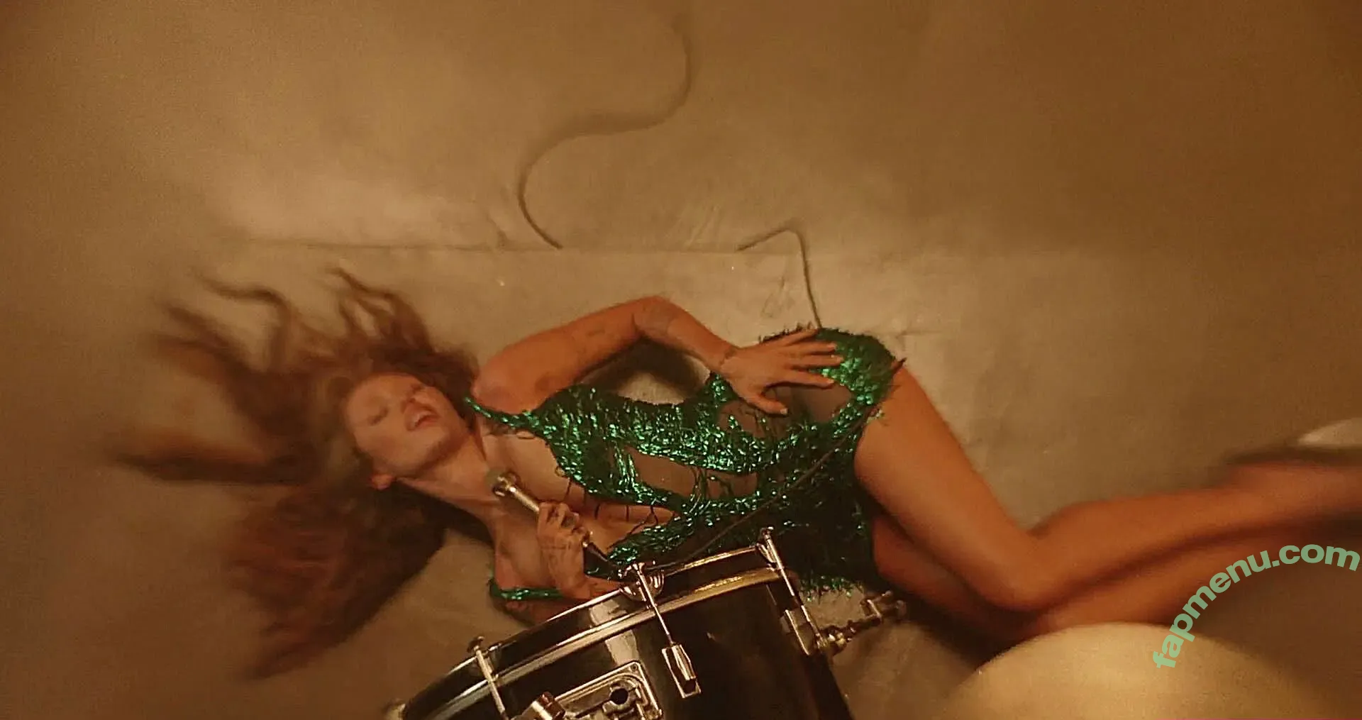 Miley Cyrus nude photo #4399 (MileyCyrus)