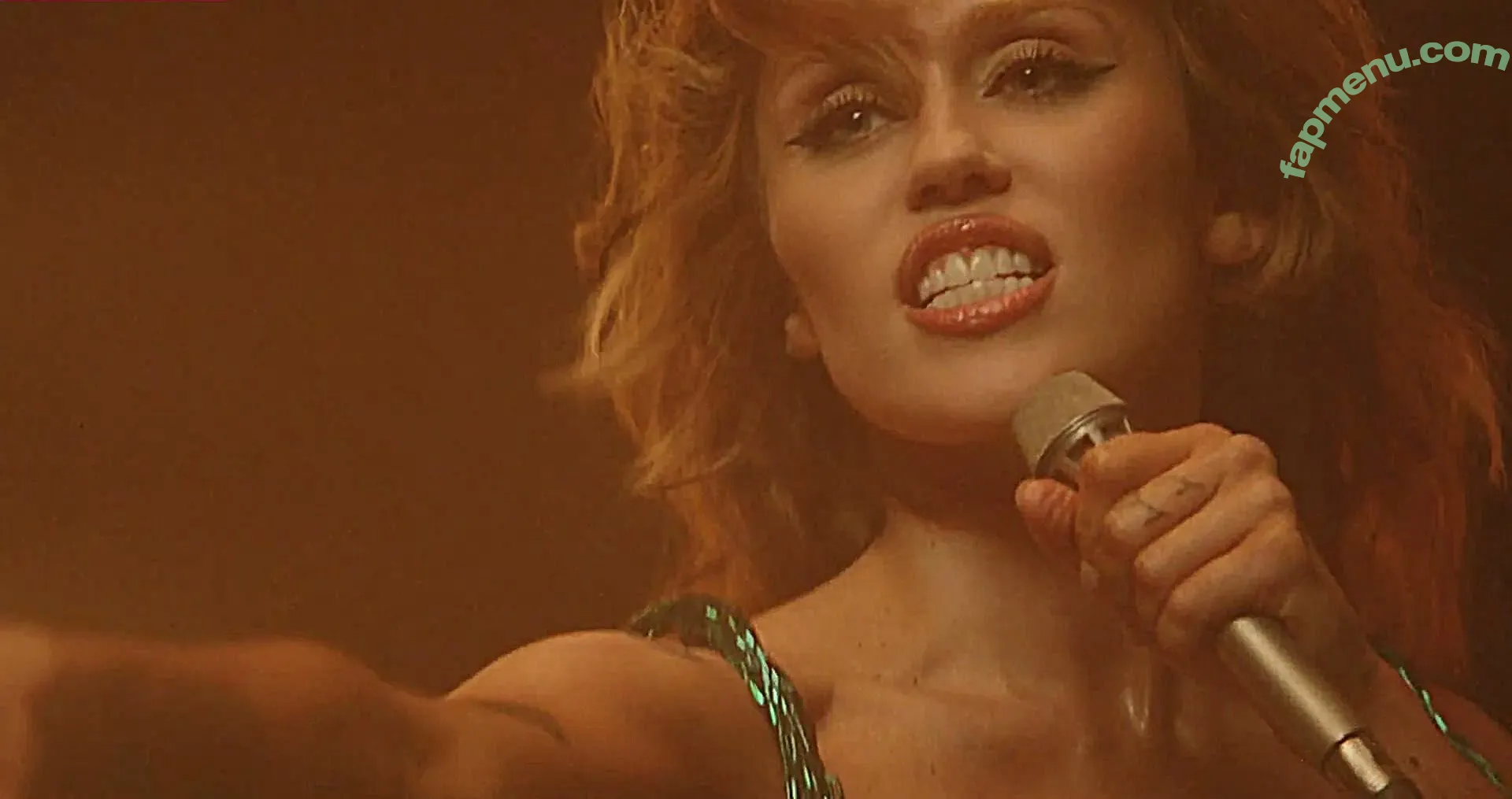 Miley Cyrus nude photo #4416 (MileyCyrus)