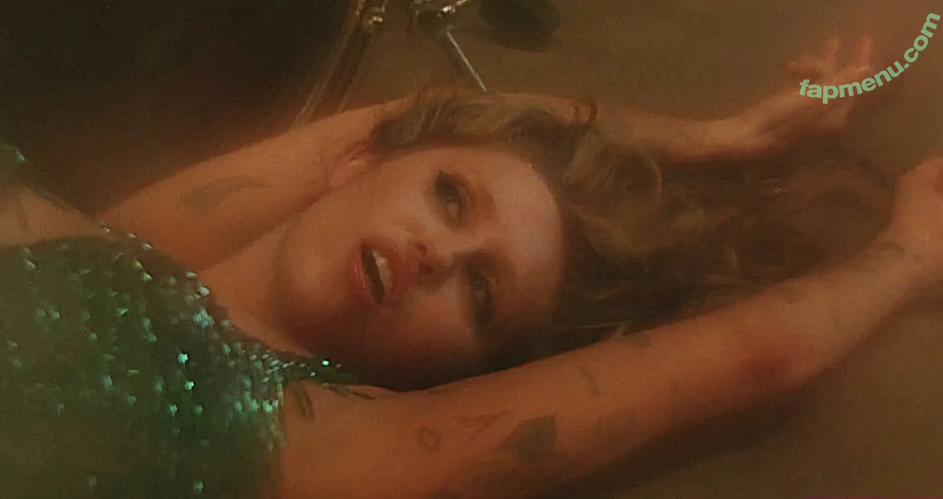 Miley Cyrus nude photo #4419 (MileyCyrus)